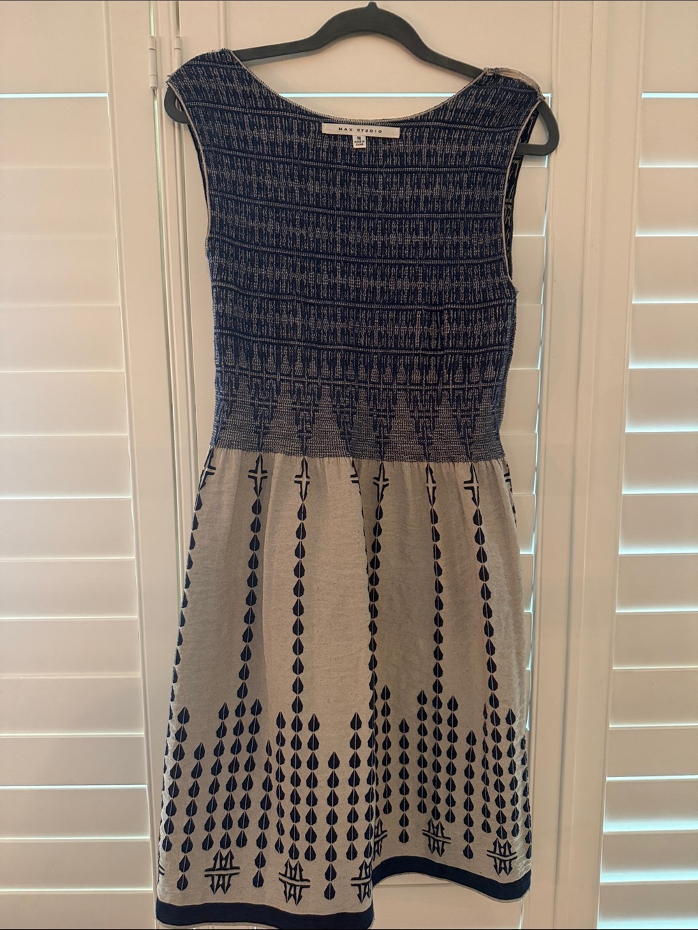 Max Studio Navy and White Patterned V-Neck Above the Knee Dress - Picture 6 of 8